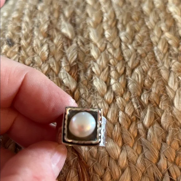 “Silpada” 9.25 Silver and White Pearl Ring size 7 - Picture 6 of 6